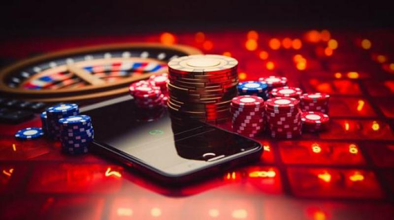 Exploring Exciting Online Poker Variants for Casual Play